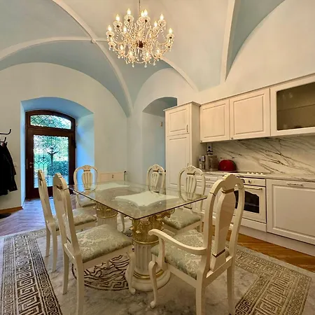 Maerchenhafte Schloss-suite Graefin Silvia Theresia *