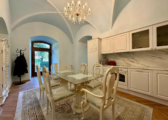 Maerchenhafte Schloss-suite Graefin Silvia Theresia *